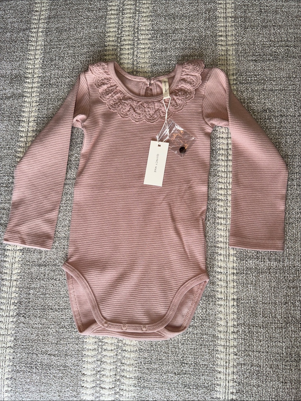 NWT Quincy Mae 96% Organic Cotton Ruffle Collar Bodysuit - Blush